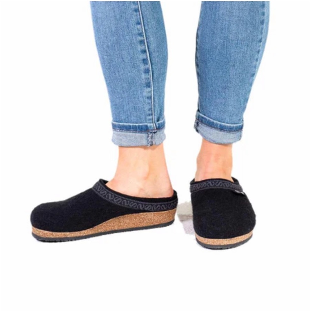 Haflinger Zig Zag Captains Navy
Blue NEW
